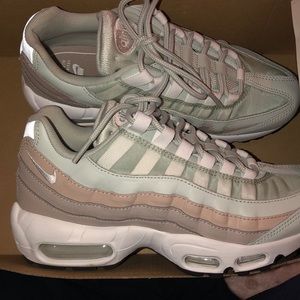 WMNS NIKE AIR MAX PLUS SE